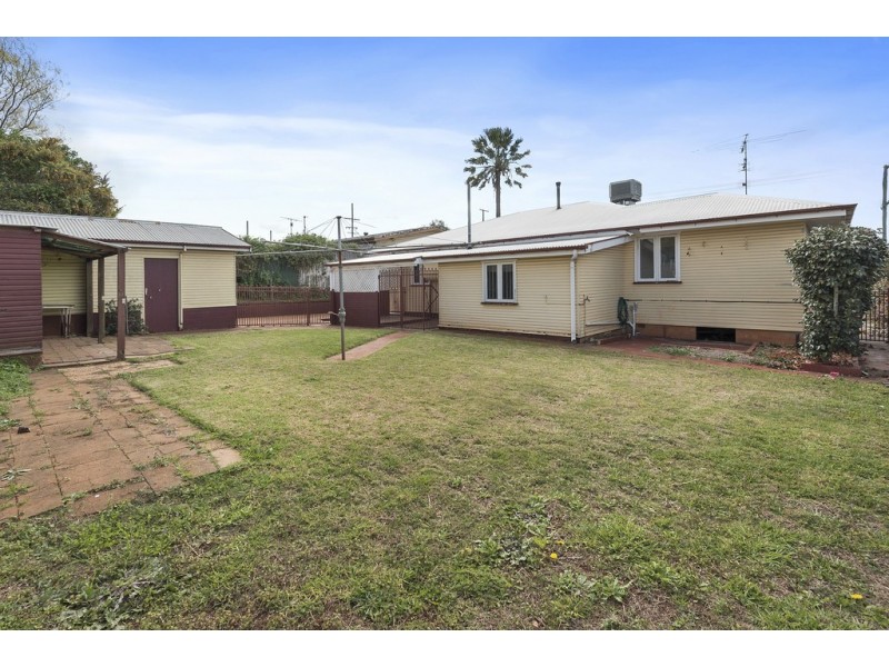 285 Tor Street, Wilsonton QLD 4350