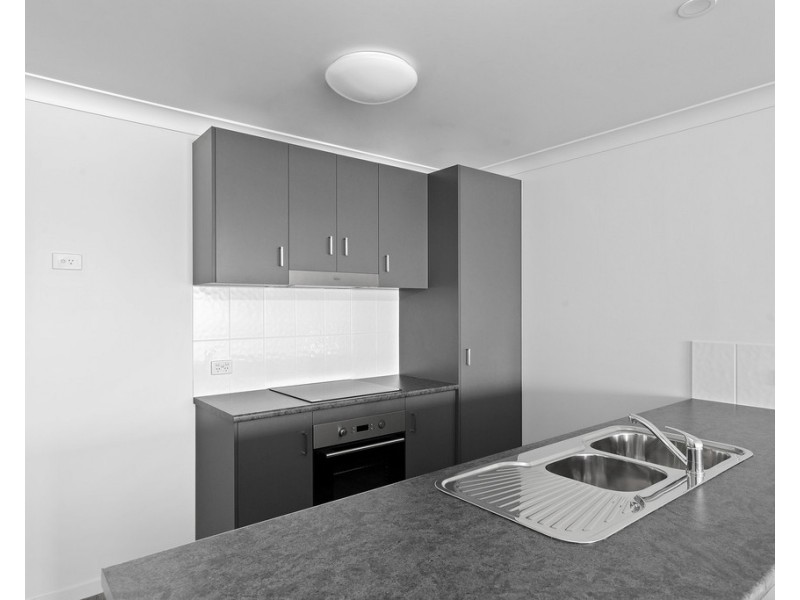 2/92 Sanctuary Drive, Cranley QLD 4350