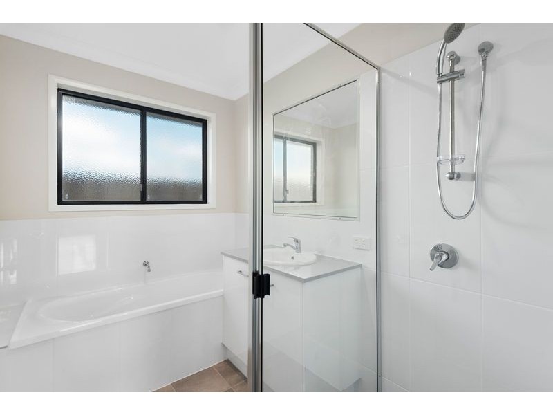 4 Magpie Drive, Cambooya QLD 4358