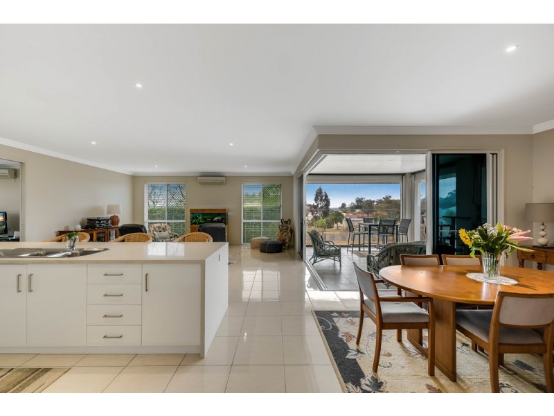 2 Ella Court, Cotswold Hills QLD 4350