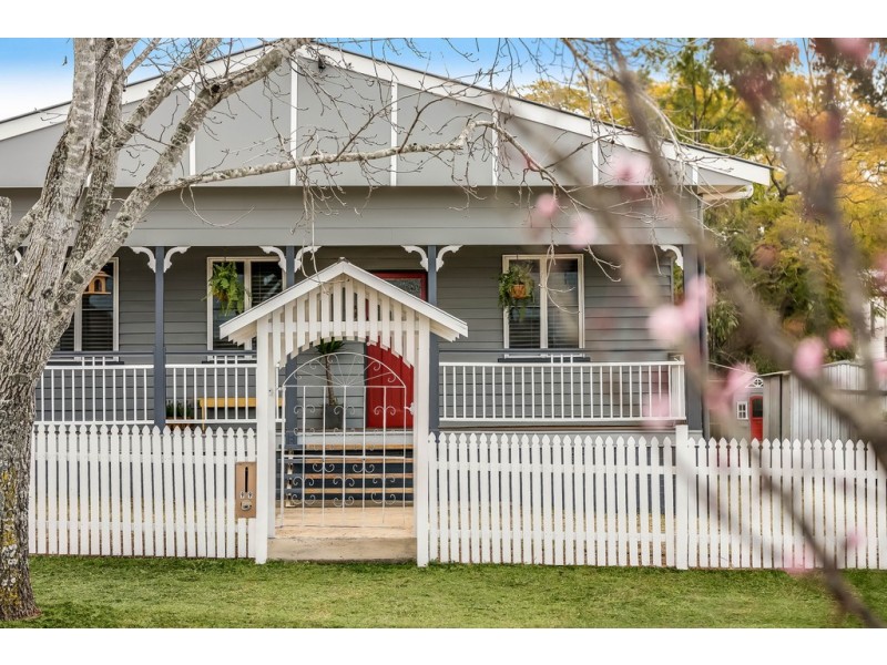 99 Holberton Street, Newtown QLD 4350