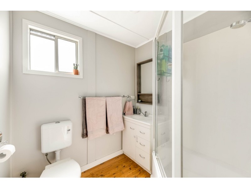 99 Holberton Street, Newtown QLD 4350