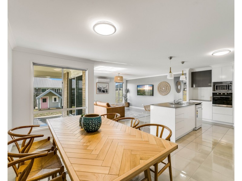 17 Kennard Street, Westbrook QLD 4350