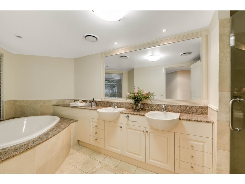 Apartment 102 The Grosvenor (Cnr Tourist Rd and Herries St), East Toowoomba QLD 4350