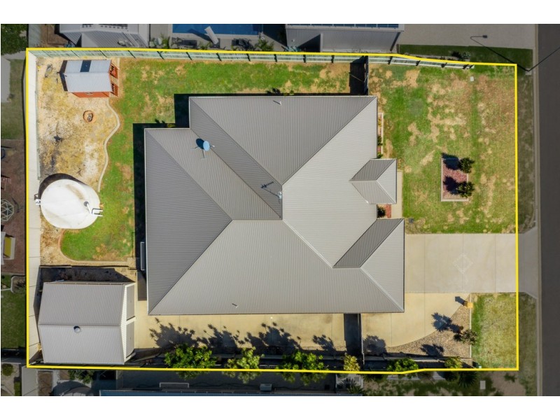 9 Pelling Court, Westbrook QLD 4350