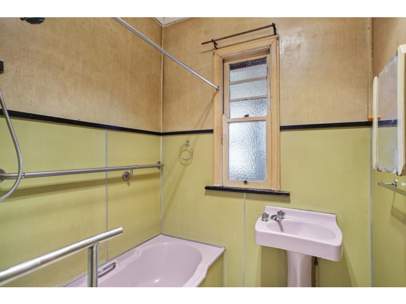 92 Drayton Road, Harristown QLD 4350