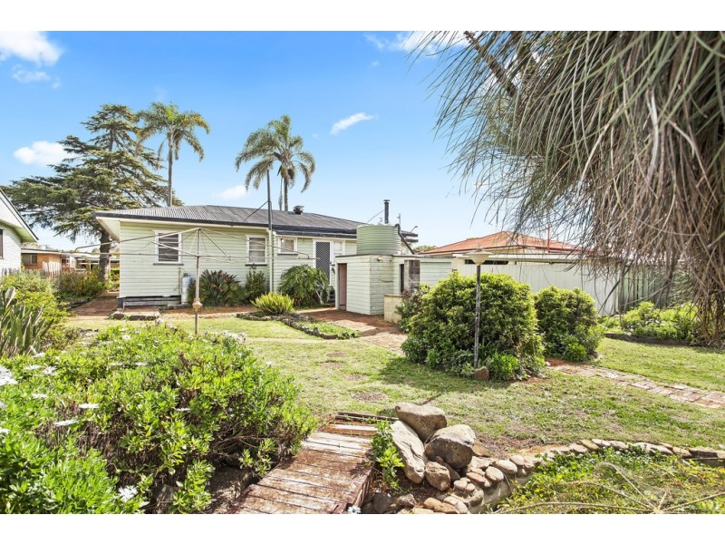 92 Drayton Road, Harristown QLD 4350