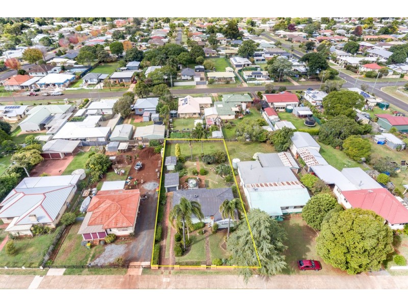 92 Drayton Road, Harristown QLD 4350