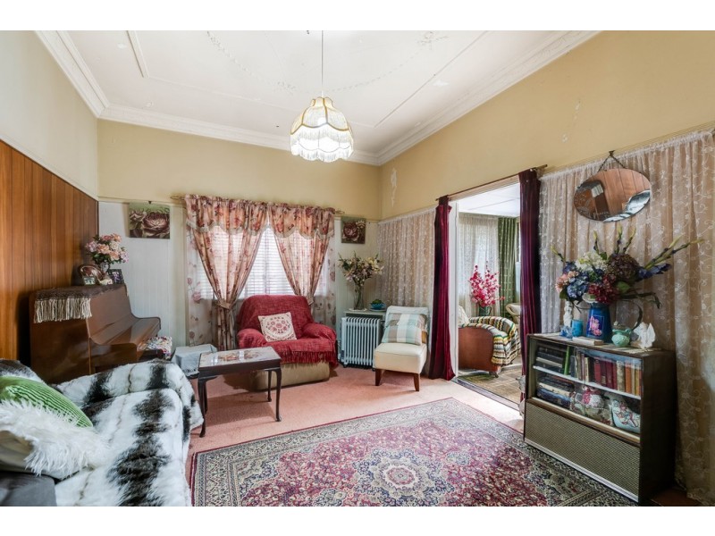 112 Taylor Street, Newtown QLD 4350