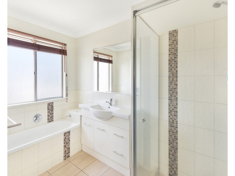 10 Sunset Drive, Glenvale QLD 4350