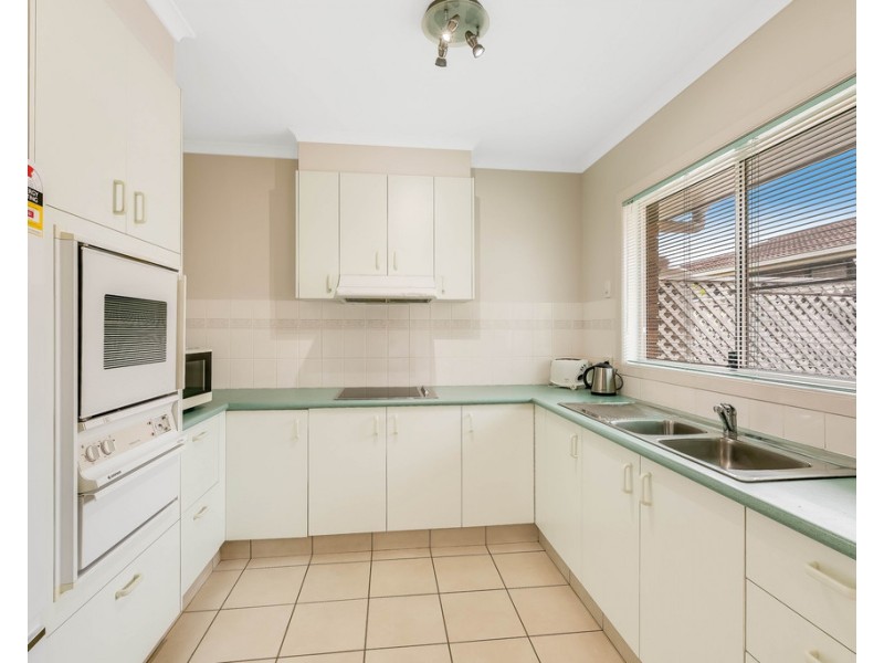 Villa 25 Glenfield Court, Middle Ridge QLD 4350