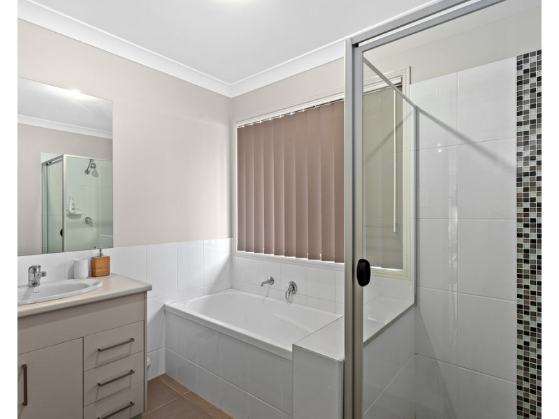 17 Goshawk Drive, Kleinton QLD 4352