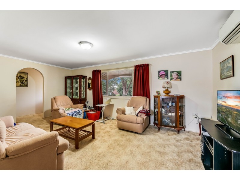 40 Debra Street, Centenary Heights QLD 4350