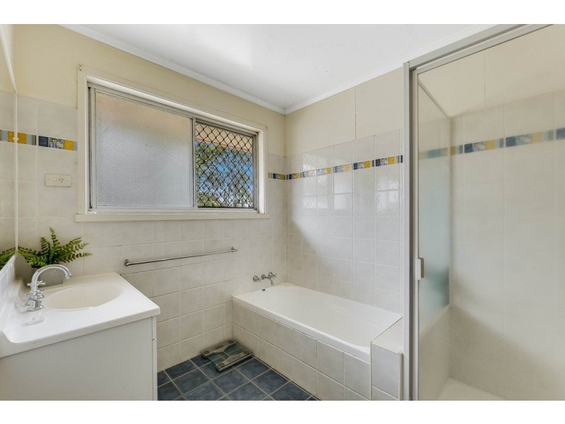 40 Debra Street, Centenary Heights QLD 4350