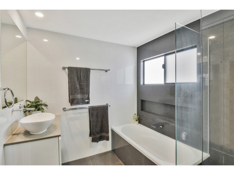 20 Skehan Street, Centenary Heights QLD 4350