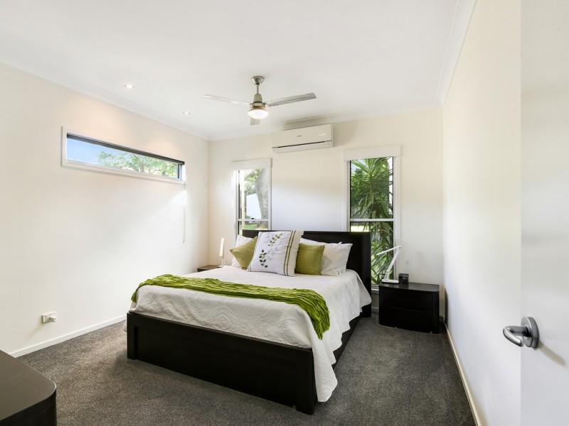 8 Ross Street, Mount Lofty QLD 4350