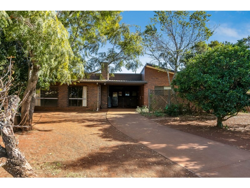 21 Traminer Drive, Wilsonton Heights QLD 4350 Ray White Toowoomba Sold