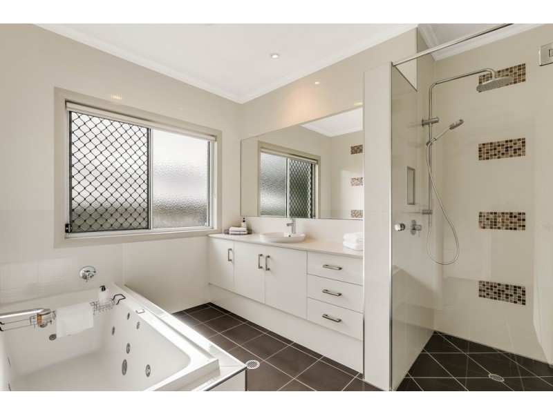 2 Colman Drive, Middle Ridge QLD 4350