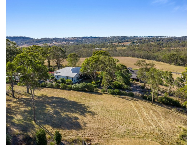 6 Rangeview Drive, Top Camp QLD 4350