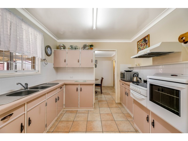 6 Bussian Street, Harristown QLD 4350