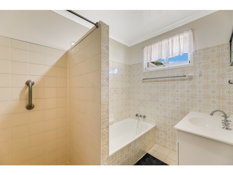 6 Bussian Street, Harristown QLD 4350