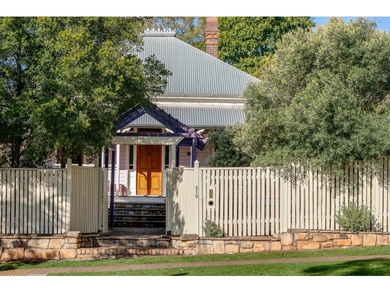 210 Hume Street, South Toowoomba QLD 4350