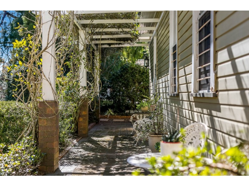 10 Dawnie Street, East Toowoomba QLD 4350