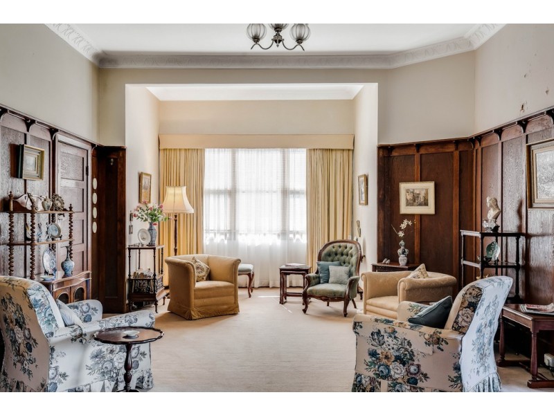 10 Dawnie Street, East Toowoomba QLD 4350