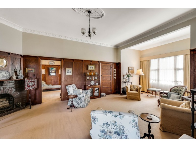 10 Dawnie Street, East Toowoomba QLD 4350