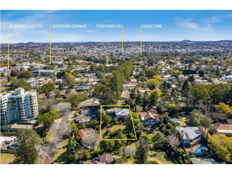 10 Dawnie Street, East Toowoomba QLD 4350