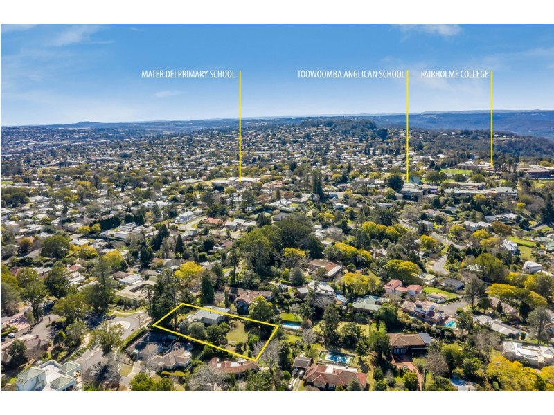 10 Dawnie Street, East Toowoomba QLD 4350