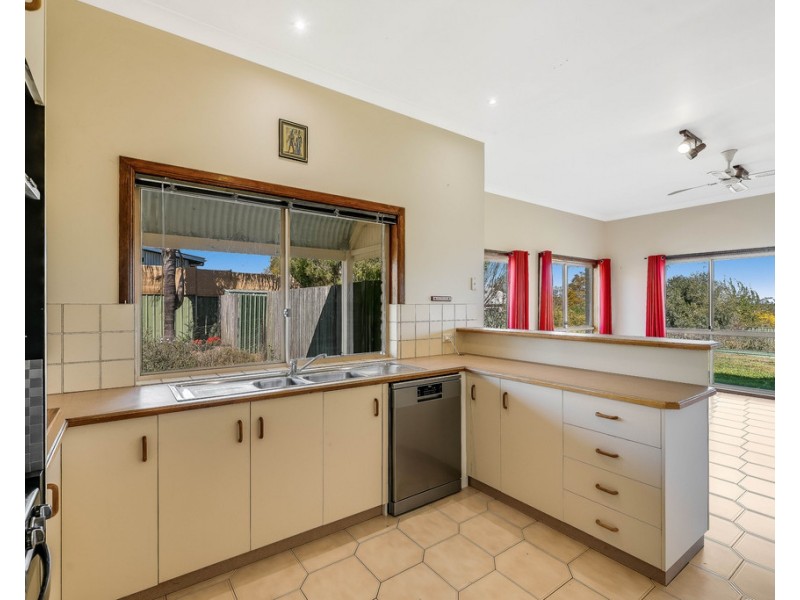 6 Odassa Street, Goombungee QLD 4354