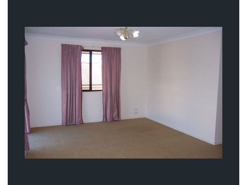 7 Barton Street, Middle Ridge QLD 4350