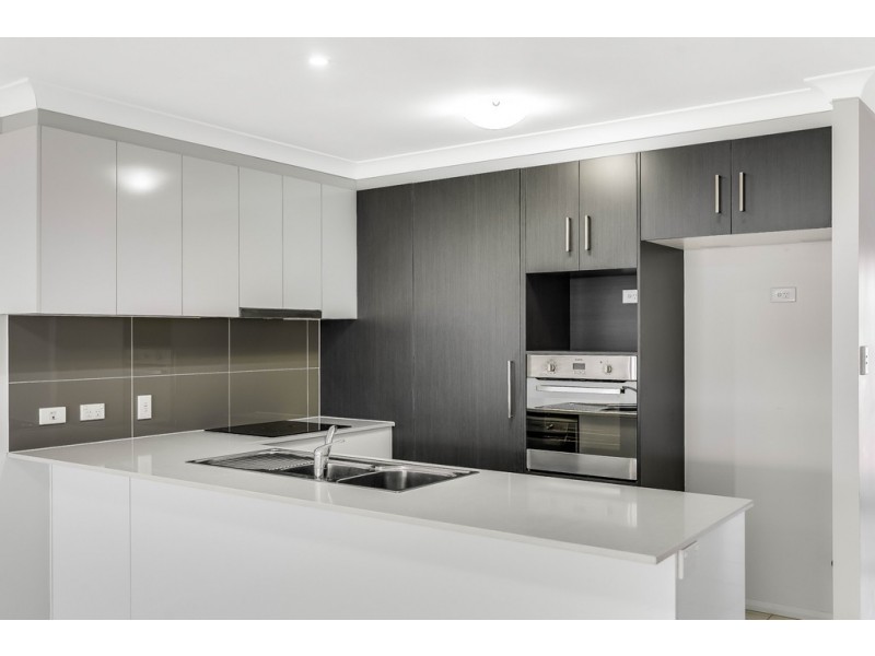 Unit 2/30 Sweeney Street, Kearneys Spring QLD 4350