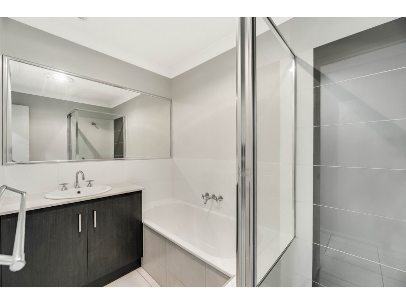 Unit 2/30 Sweeney Street, Kearneys Spring QLD 4350
