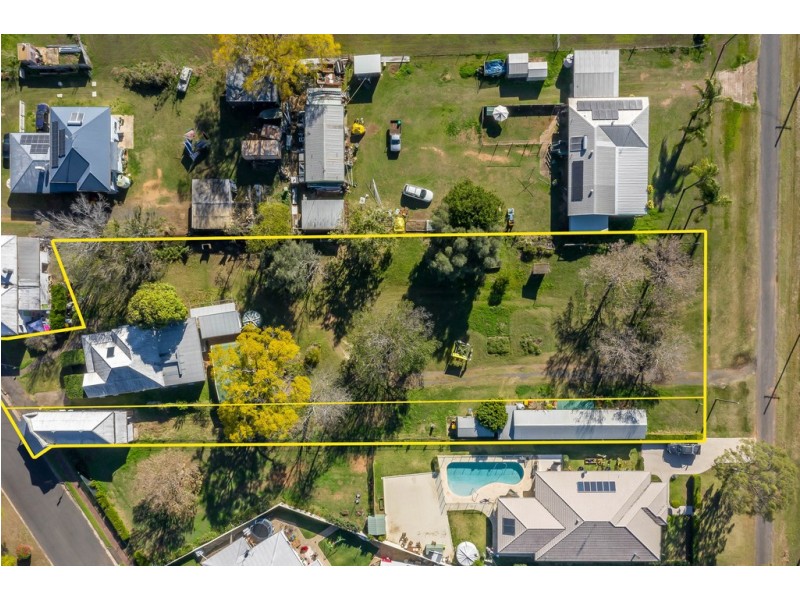 16 Railway Street, Helidon QLD 4344