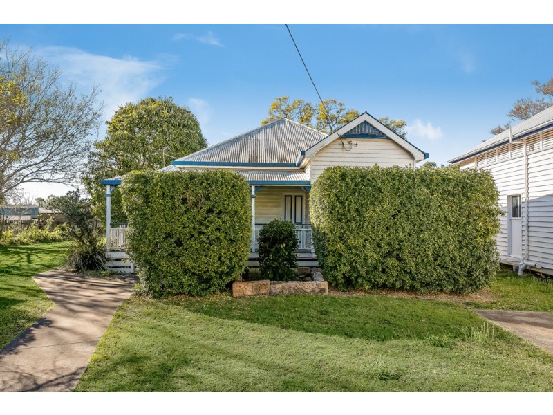 16 Railway Street, Helidon QLD 4344