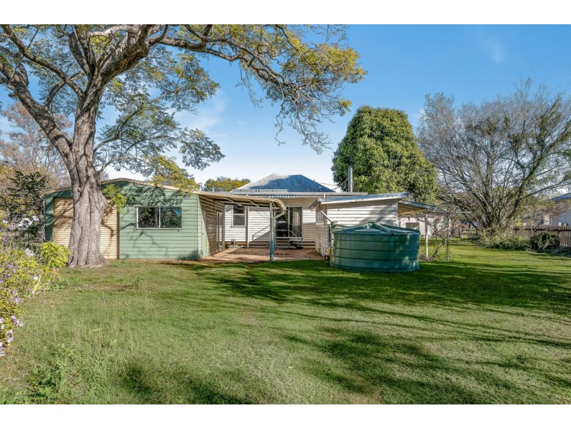 16 Railway Street, Helidon QLD 4344