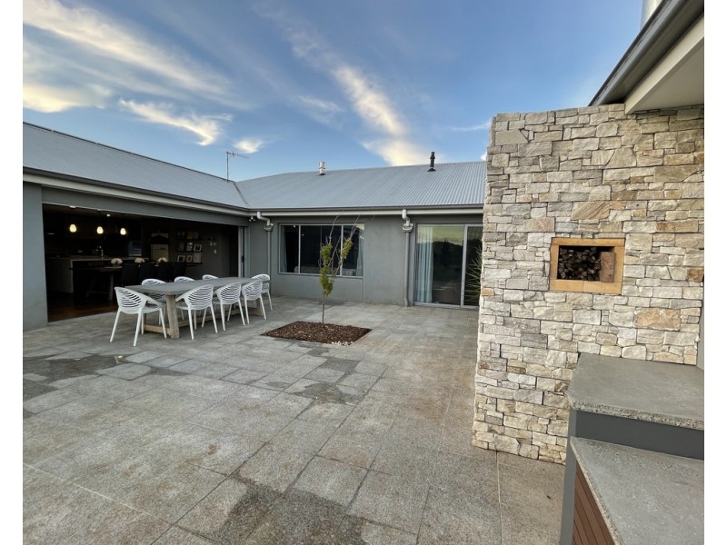 33 Northerly Drive, Hodgson Vale QLD 4352
