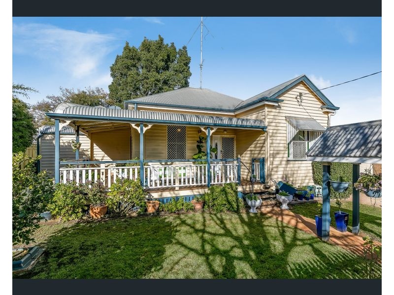 306 Alderley Street, Centenary Heights QLD 4350