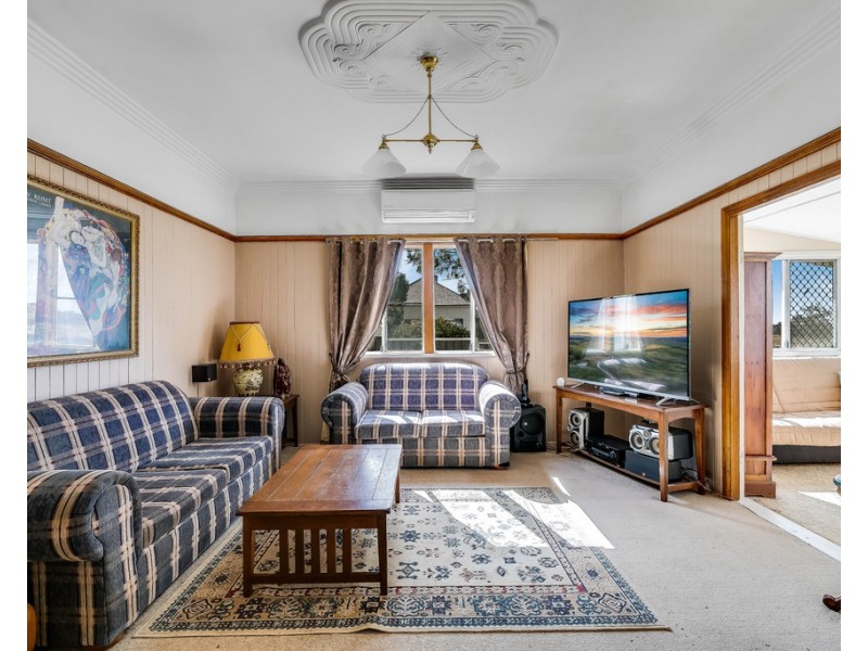 9 Sterling Street, Southbrook QLD 4363