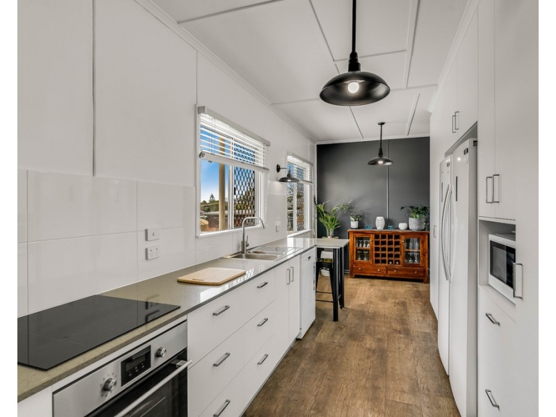 37 O’Quinn Street, Harristown QLD 4350