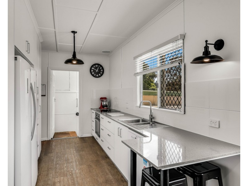 37 O’Quinn Street, Harristown QLD 4350