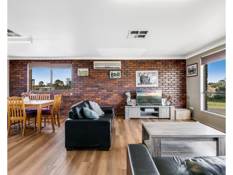 48 Railway Street, Cambooya QLD 4358