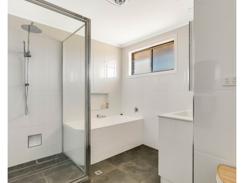 48 Railway Street, Cambooya QLD 4358