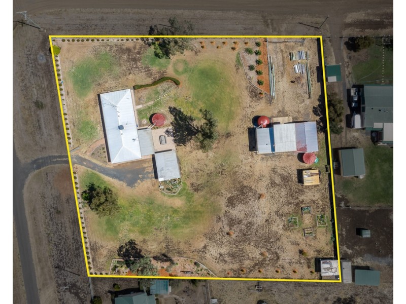 48 Railway Street, Cambooya QLD 4358