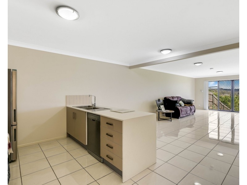 6 Alistair Street, Glenvale QLD 4350