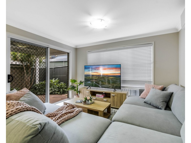 Unit 2/16 Swallow Court, Newtown QLD 4350