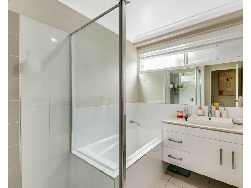 Unit 2/16 Swallow Court, Newtown QLD 4350