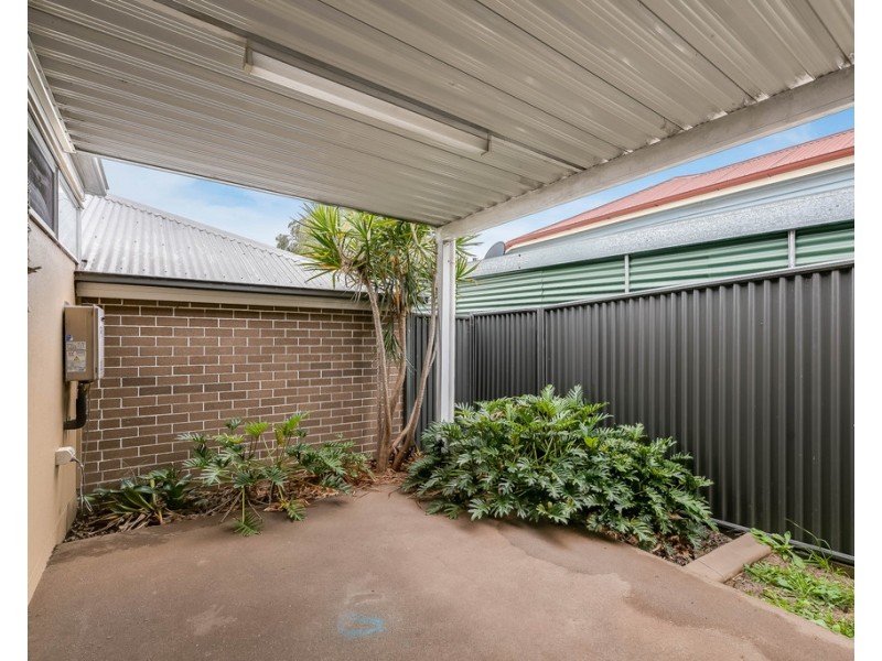 Unit 2/16 Swallow Court, Newtown QLD 4350